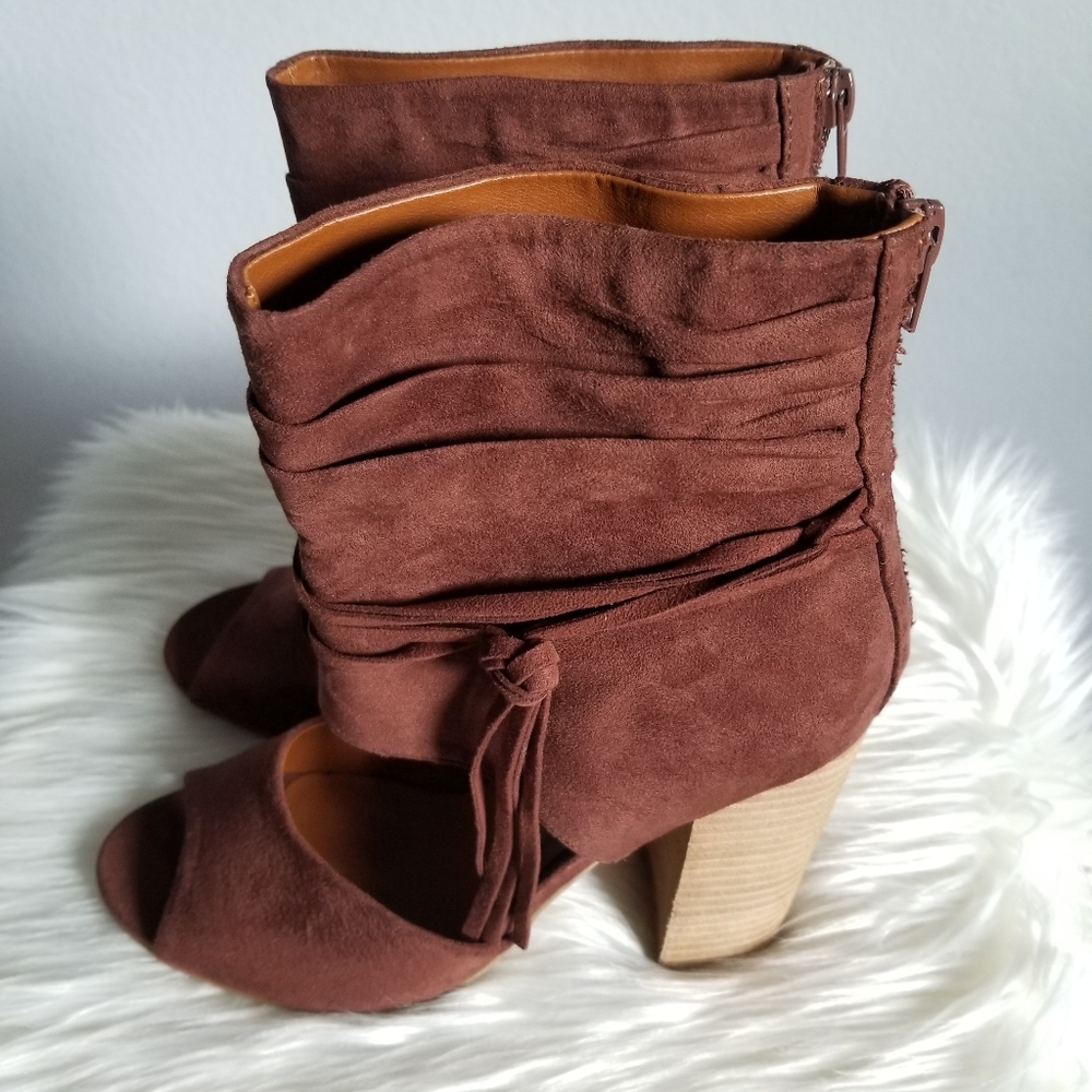 Dolce by mojomoxy ankle booties brown with tassels detail size 8.5
